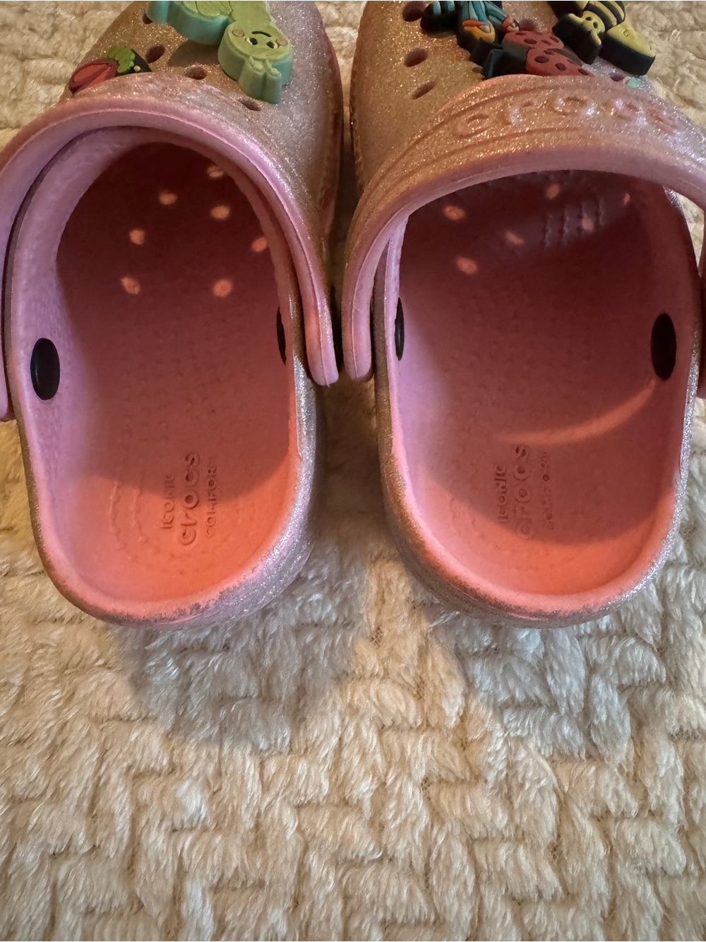 CROCS Kids Sparkle Pink Clog Shoes with Bug Charms Size 7 - Picture 9 of 11